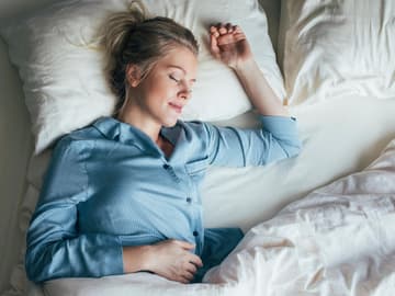 Junges Mädchen masturbiert für dich Junges Mädchen masturbiert für dich